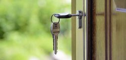alt="rent with bad credit"